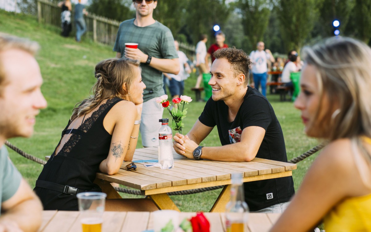 Quem n&atilde;o ama drinques feitos na hora, DJs que animam a pista e uma atmosfera de paquera? O Inner Circle prepara todo o campo para voc&ecirc; marcar o gol