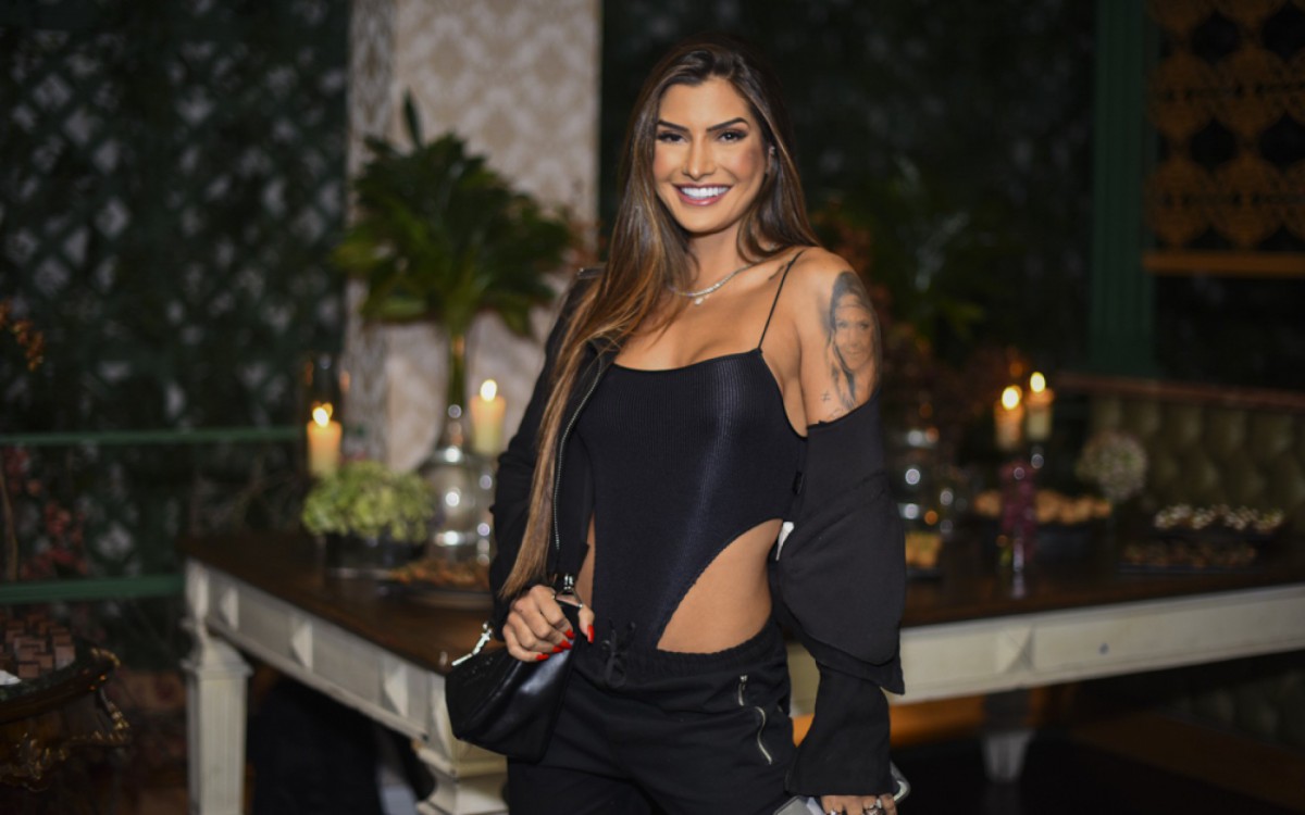 Ex-Fazenda Marina Ferrari no anivers&aacute;rio de Yasmin Brunet