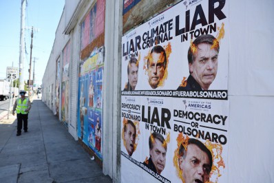 Bolsonaro se desdiz, deixa 'passado' de lado e afirma que presidente agora é Biden