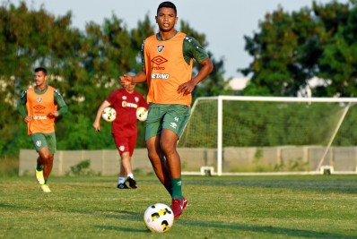 Zagueiro do Fluminense desabafa sobre nível do futebol brasileiro: 'Tem que respeitar'