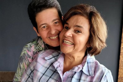 Claudia Rodrigues confirma namoro com ex-empresária