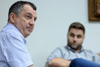 Prefeito confirma antecipação de 50% do 13º e reajuste para auxiliares na folha deste mês