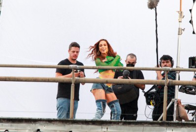 Anitta grava clipe na Lapa após recuperação do pai