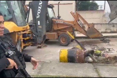 Ação conjunta entre 39º BPM e a Prefeitura de Belford Roxo retiram barricadas do Castelar