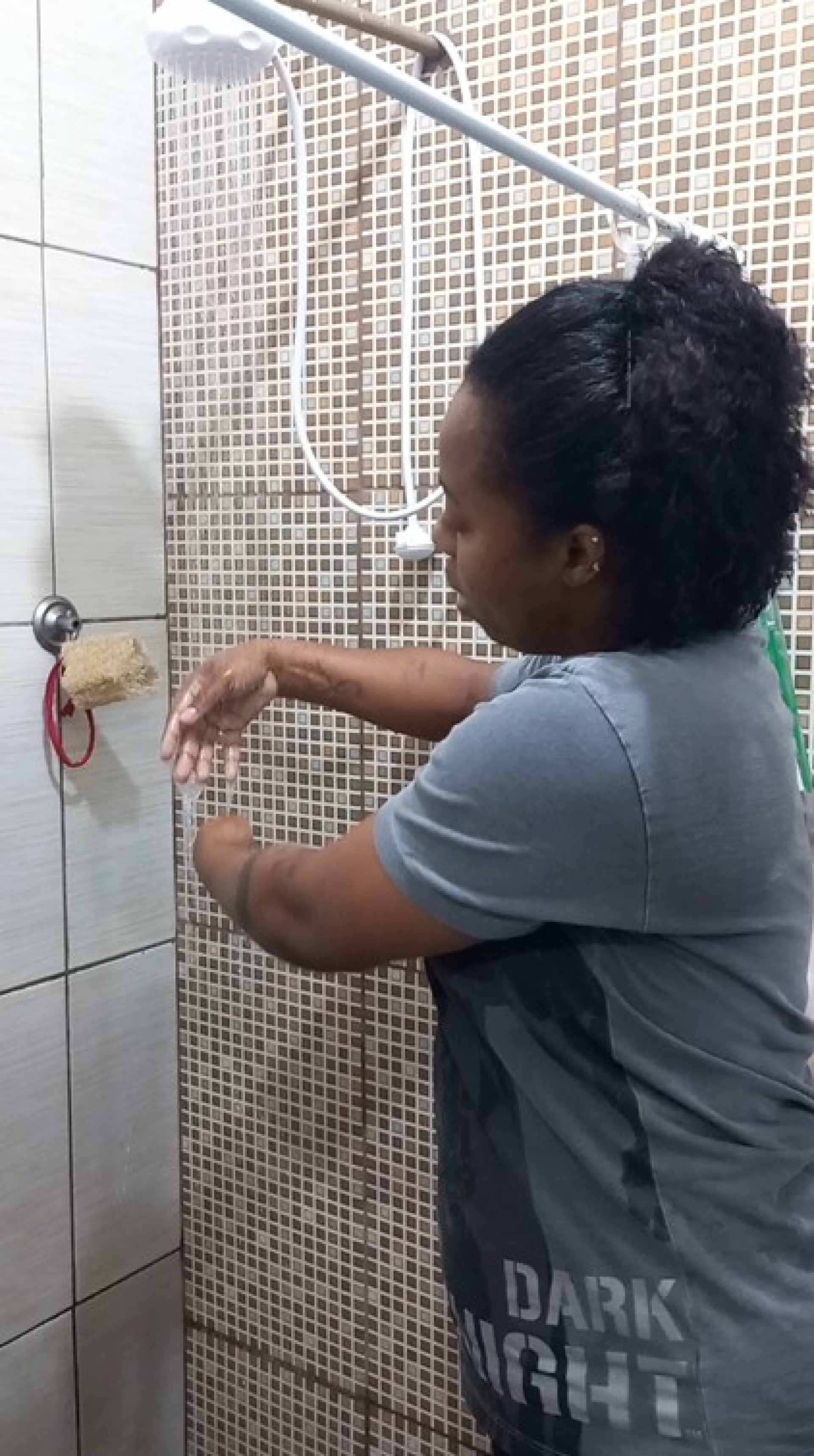 Andreza Costa Mendonça é moradora do Morro da Mina - Divulgação