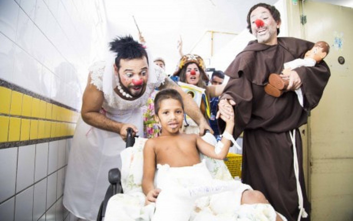 Doutores da Alegria cortejo junino