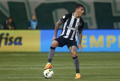 Em fim de contrato, Saravia se despede do Botafogo: 'Desejo o melhor'