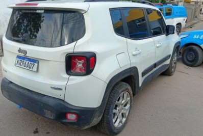 PM recupera carro roubado após perseguição em Cabo Frio