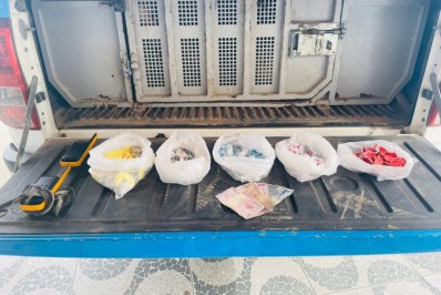 Dupla é presa com drogas em Cabo Frio