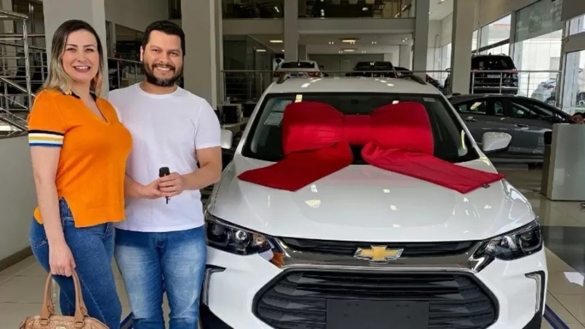 Andressa Urach presenteia o marido com um carro 0 km, no valor de R$ 100 mil  - Reprodu&ccedil;&atilde;o / Instagram