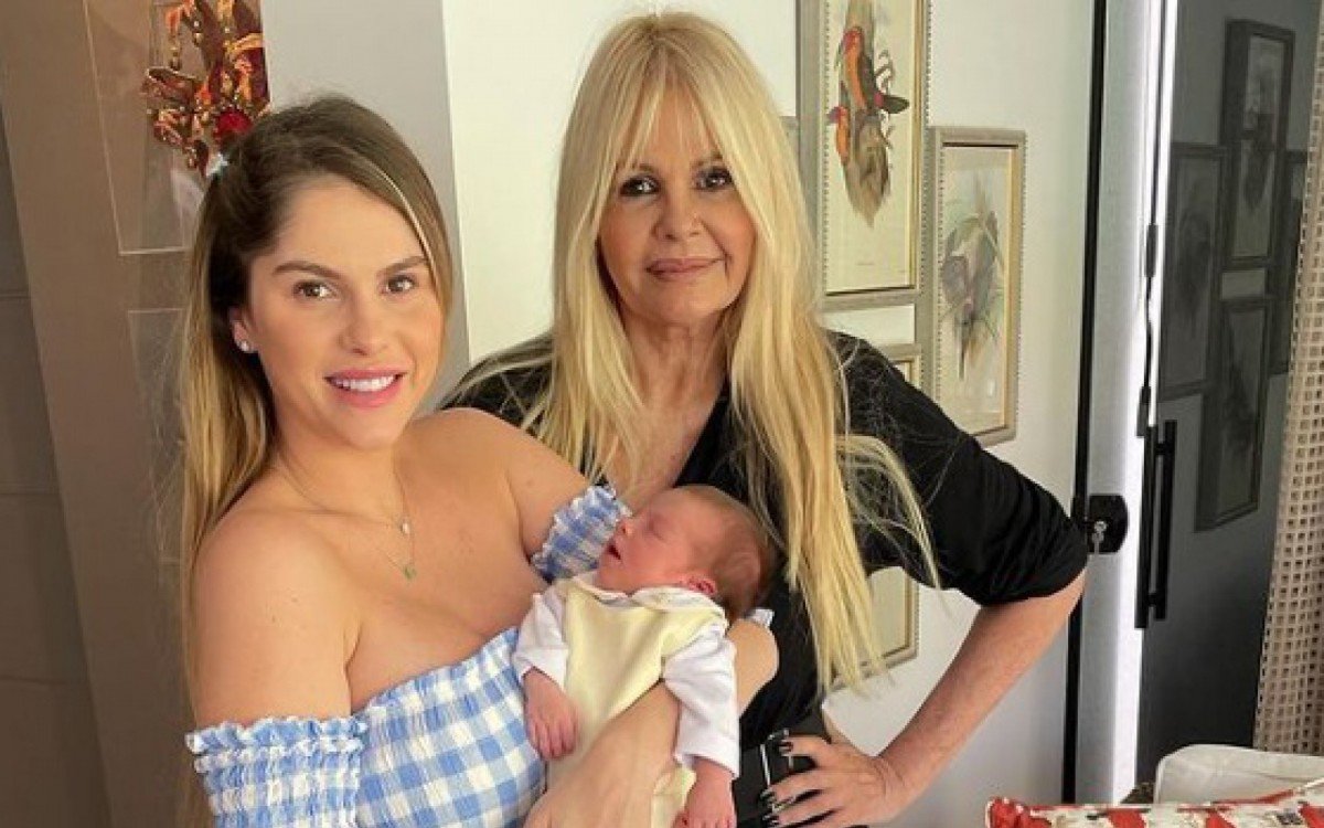 B&aacute;rbara Evans com a m&atilde;e, Monique Evans e a filha, Ayla