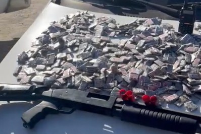 PM prende criminoso e apreende espingarda e drogas em Mesquita