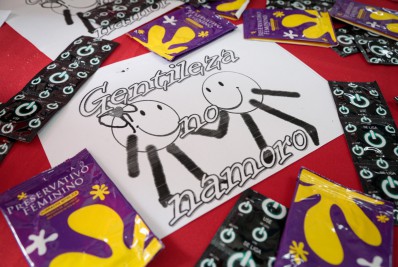 SMS realiza ação para falar sobre a importância do respeito em relacionamentos