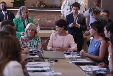 Michele Bolsonaro posta fotos de encontro com primeira-dama dos Estados Unidos