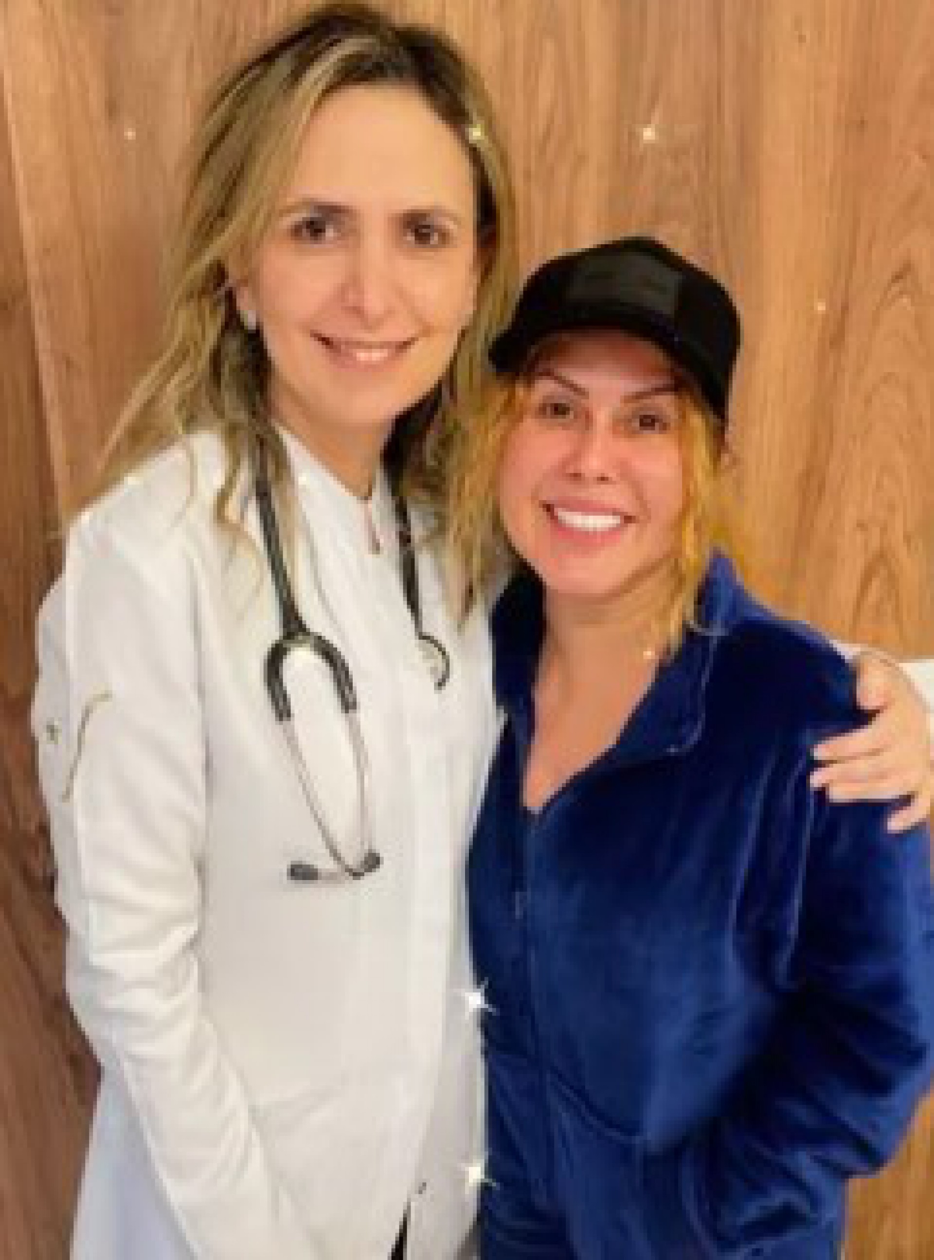 Joelma ao lado da médica Ludhmila Hajjar - Reprodução/Instagram