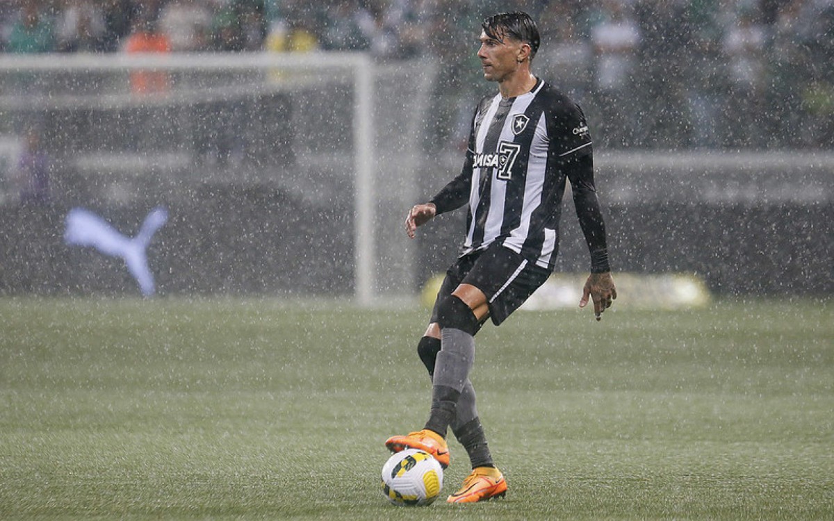 Victor Cuesta, zagueiro do Botafogo