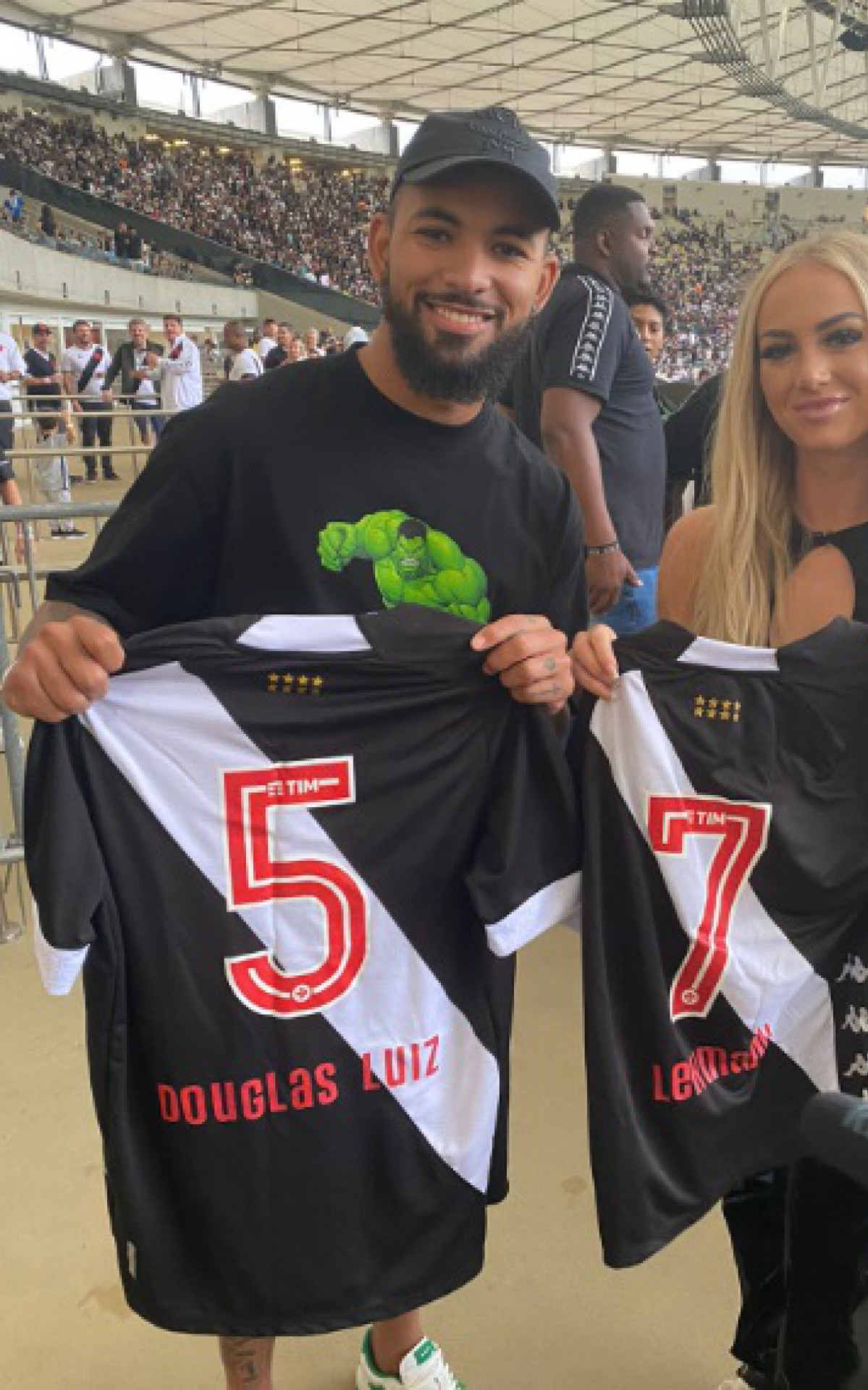 Douglas Luiz e Alisha Lehmann