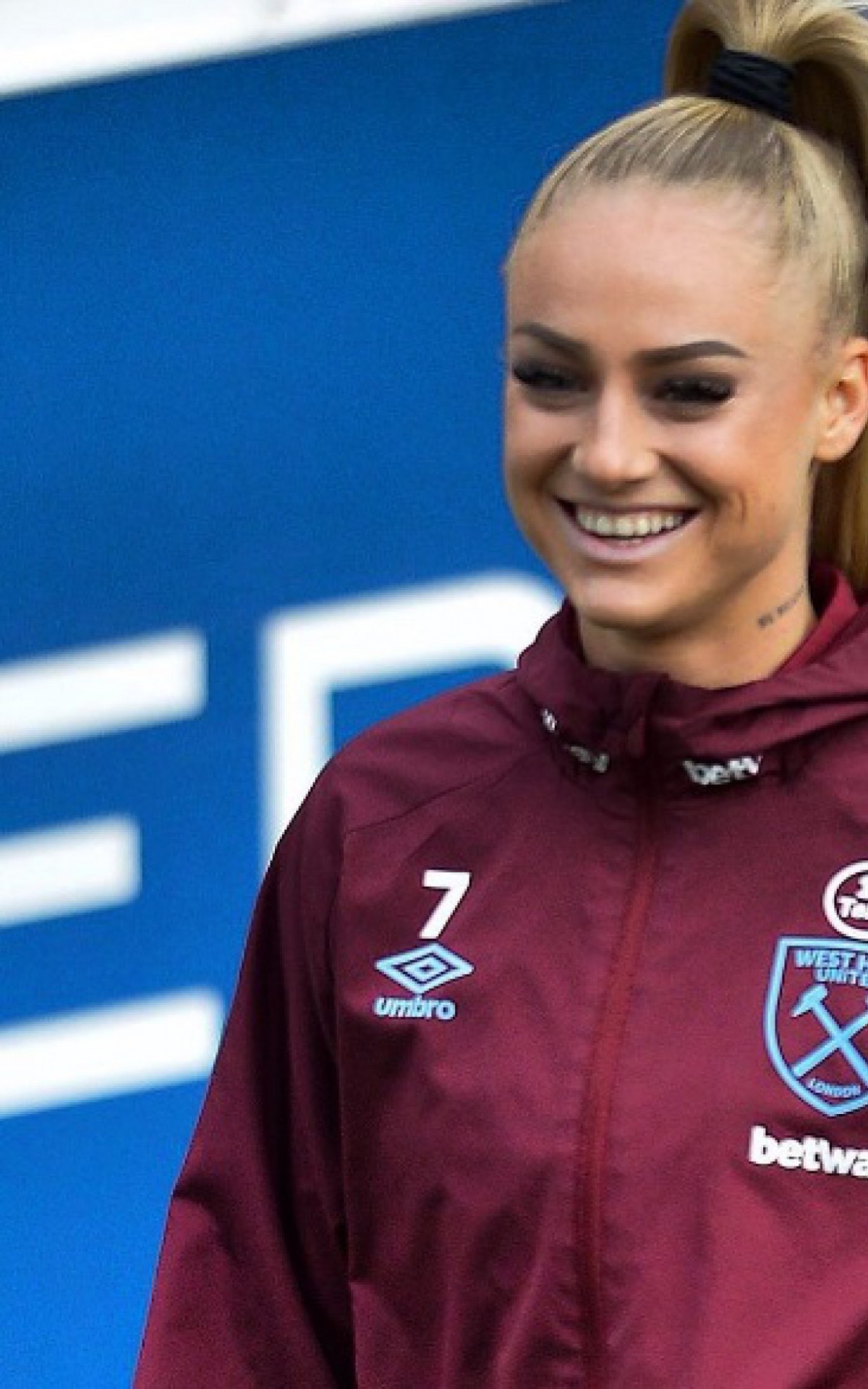 Alisha Lehmann &eacute; namorada de Douglas Luiz