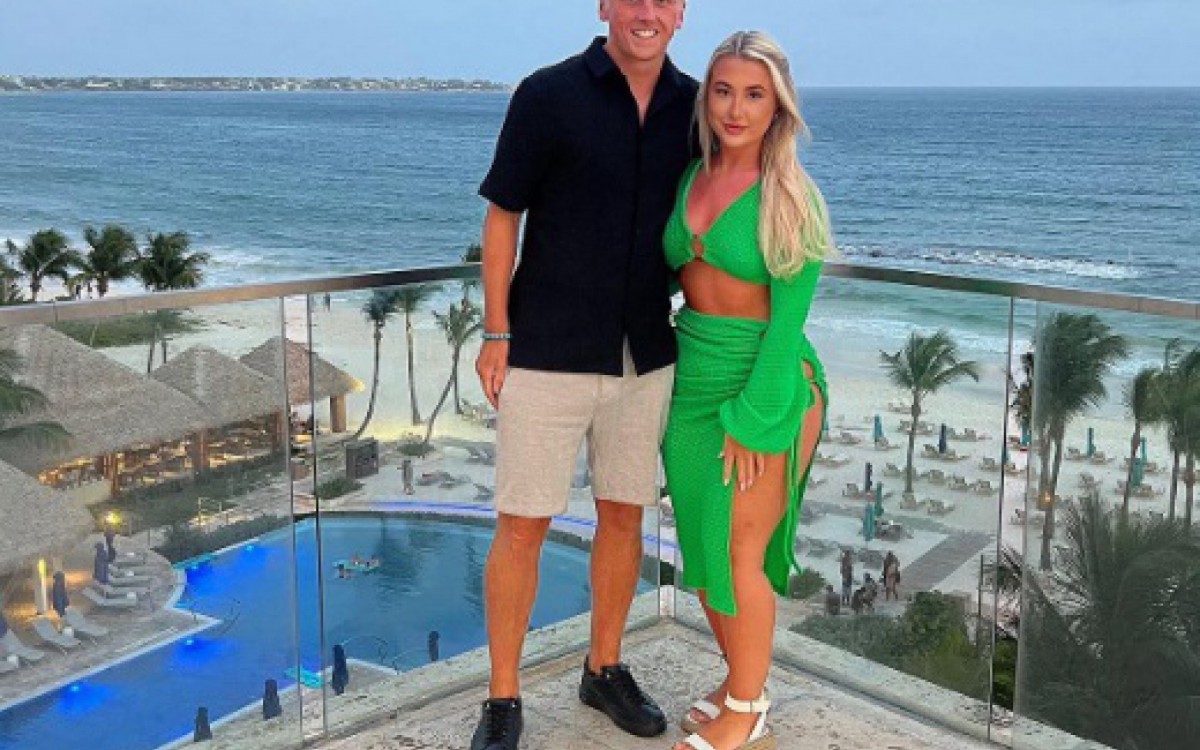 Louie Sibley ao lado de Wag Keeley Carter