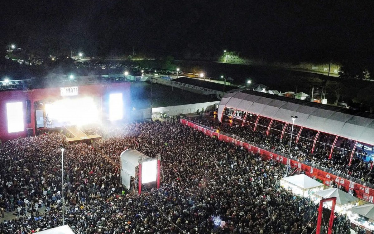 Gusttavo Lima foi a principal atra&ccedil;&atilde;o da Festa do Tomate no domingo