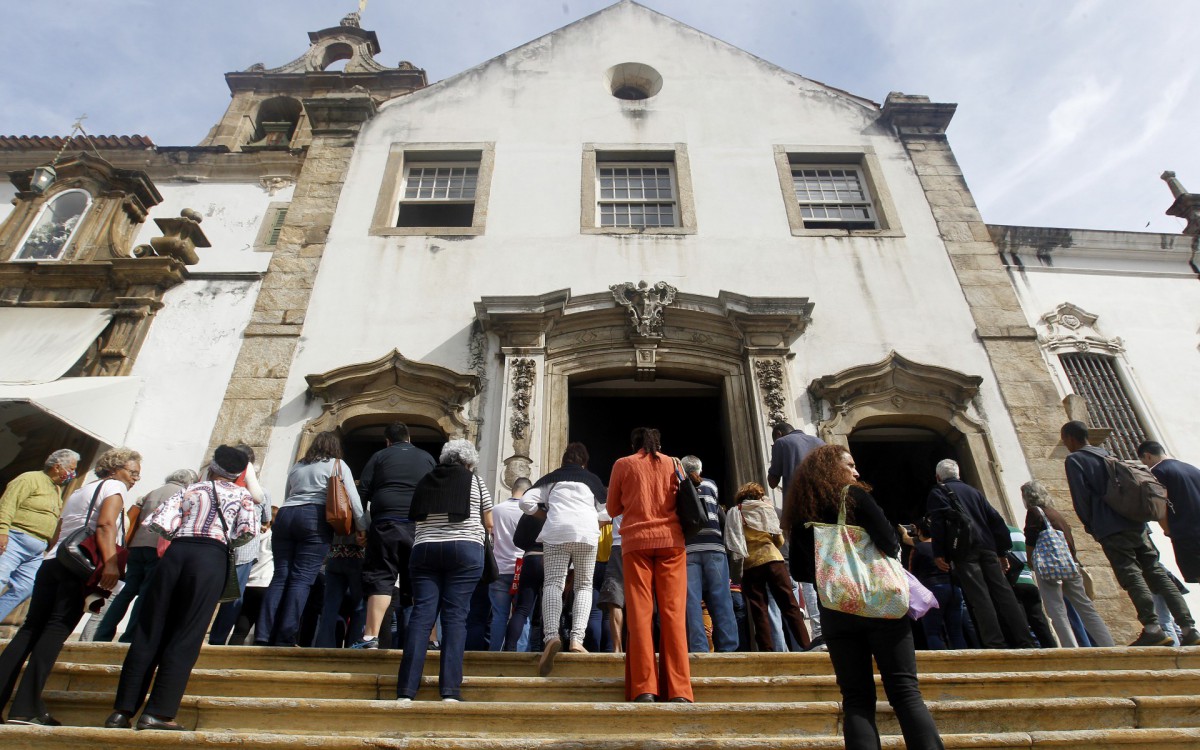 Geral - Dia de Santo Antonio. Festejos no convento no Largo da Carioca, no centro do Rio de Janeiro. - Reginaldo Pimenta / Arquivo / Ag&ecirc;ncia O Dia