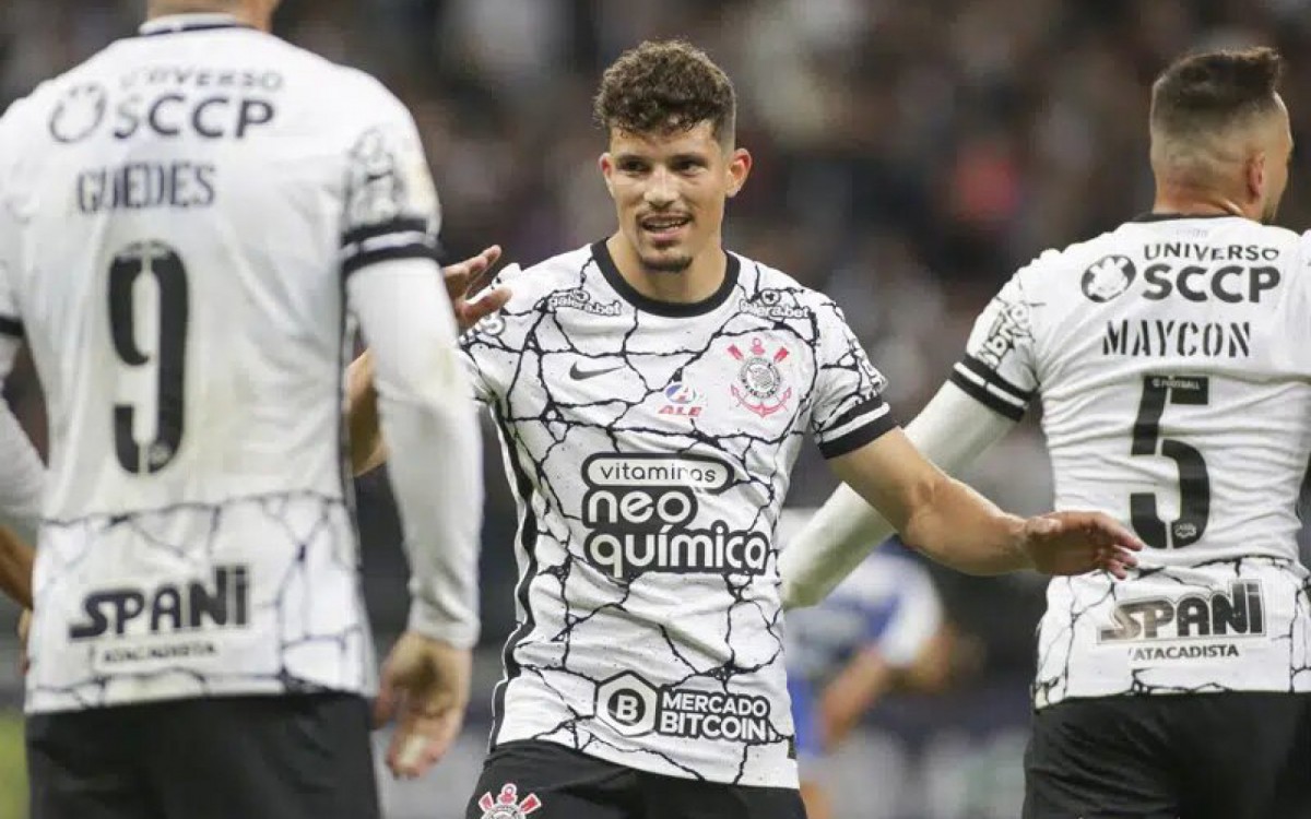 Pol&iacute;cia acusa Rafael Ramos, do Corinthians, por suposta inj&uacute;ria racial contra Eden&iacute;lson