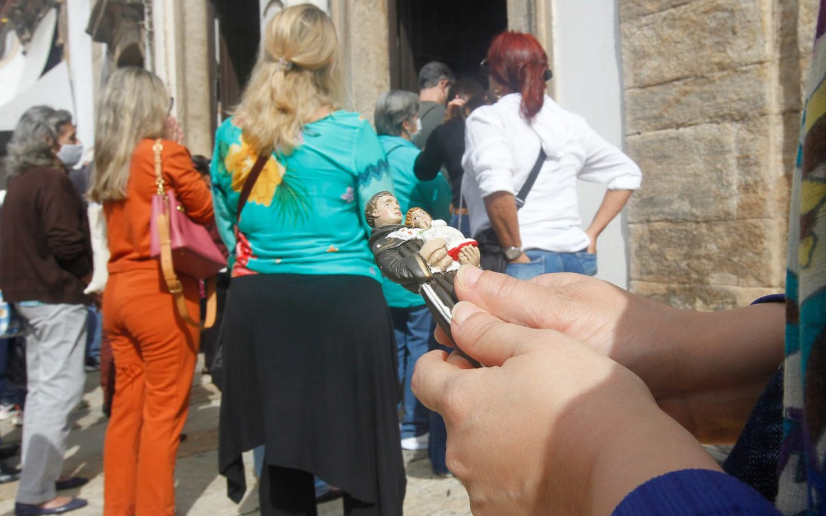 Al&eacute;m de 'casamenteiro', Santo Ant&ocirc;nio &eacute; tamb&eacute;m padroeiro dos mais pobres e necessitados