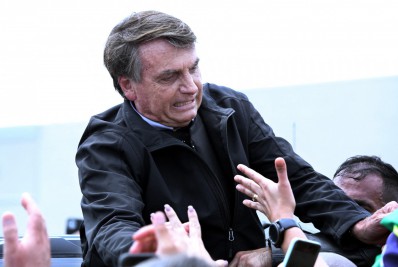 Bolsonaro diz que militares devem se preparar para 'defender a pátria'