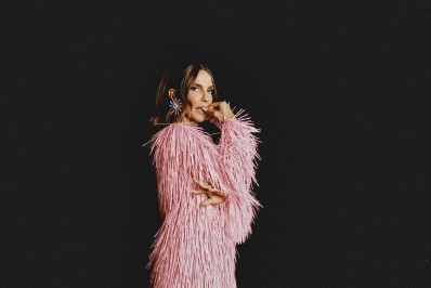 Ivete Sangalo sofre com queda de cabelo após contrair covid-19; profissional explica relação