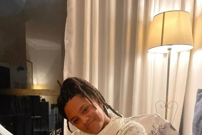 Grávida, Jéssica Ellen posa segurando balde: 'Enjoos de tudo'