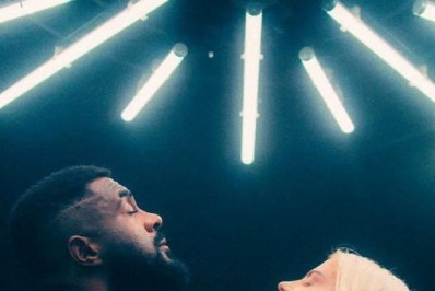 Internet comenta o lançamento do single 'Hotel Caro'