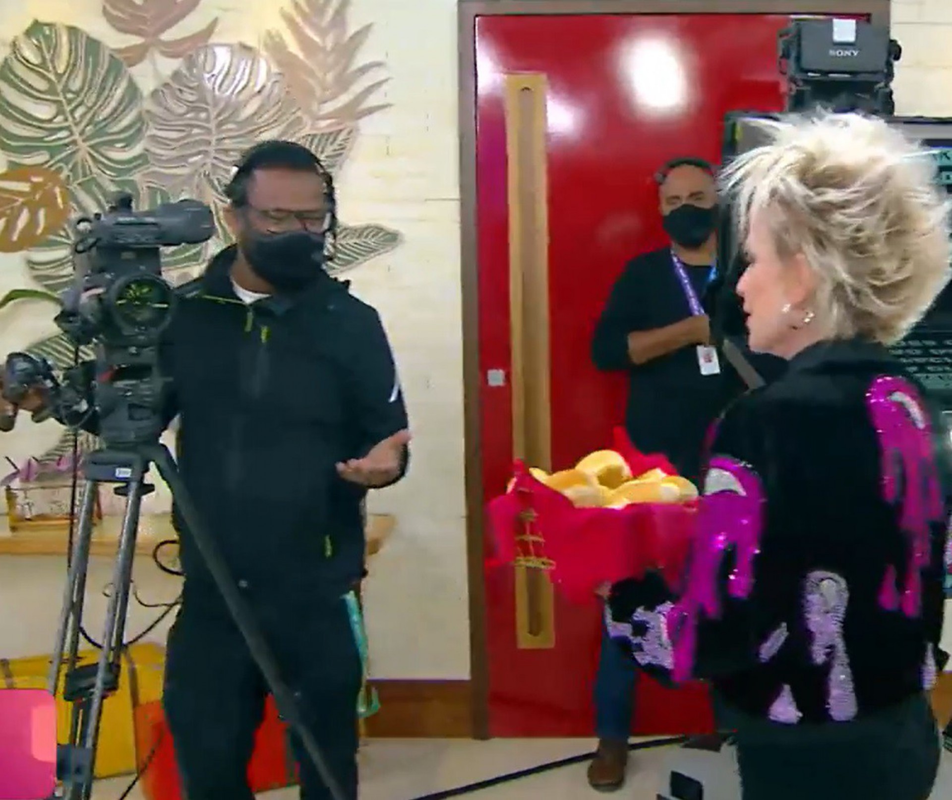 Ana Maria Braga comenta surto de covid-19 nos bastidores do 'Mais Você' - reprodução da TV Globo