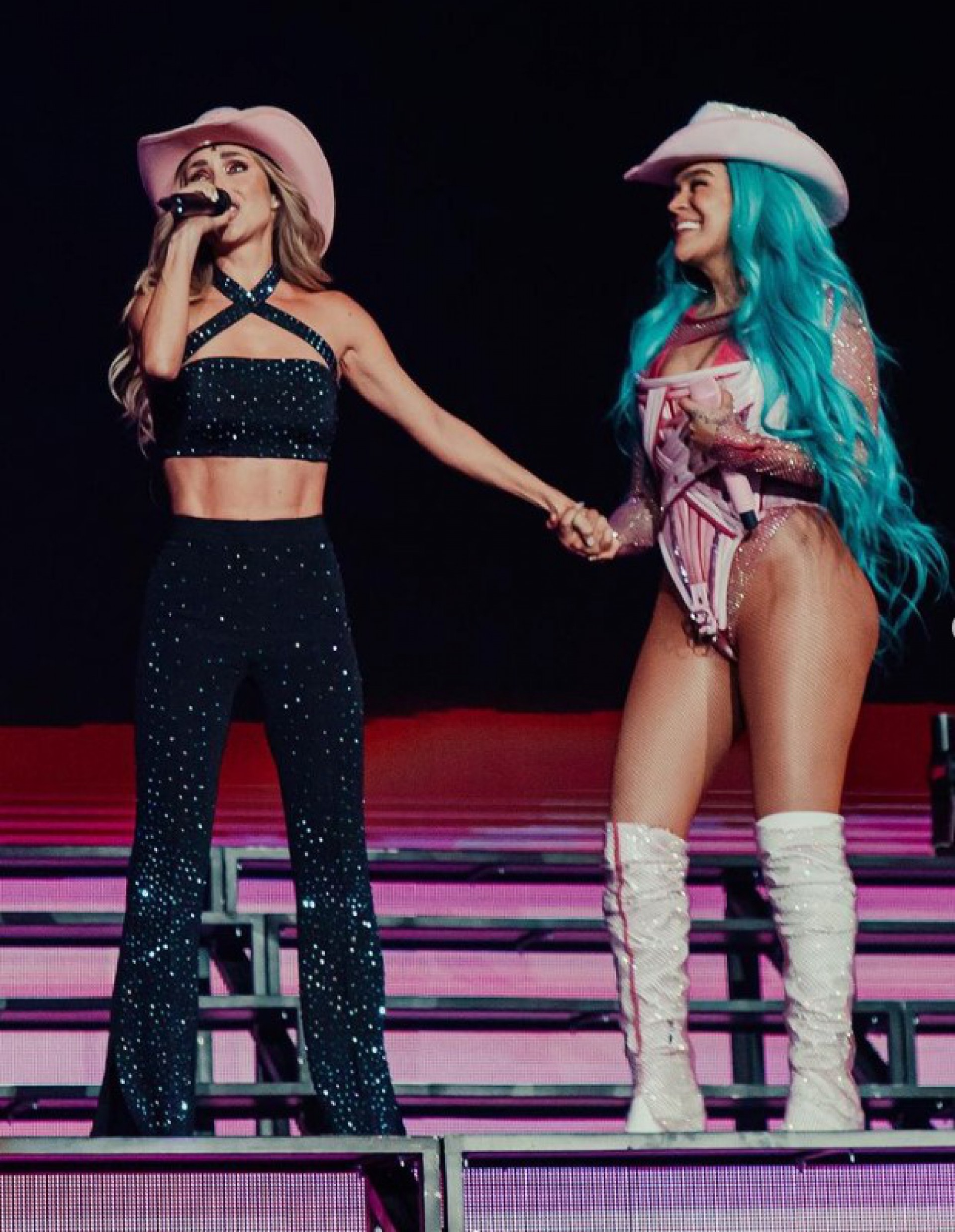 Anahí e Karol G - Jerry Budar