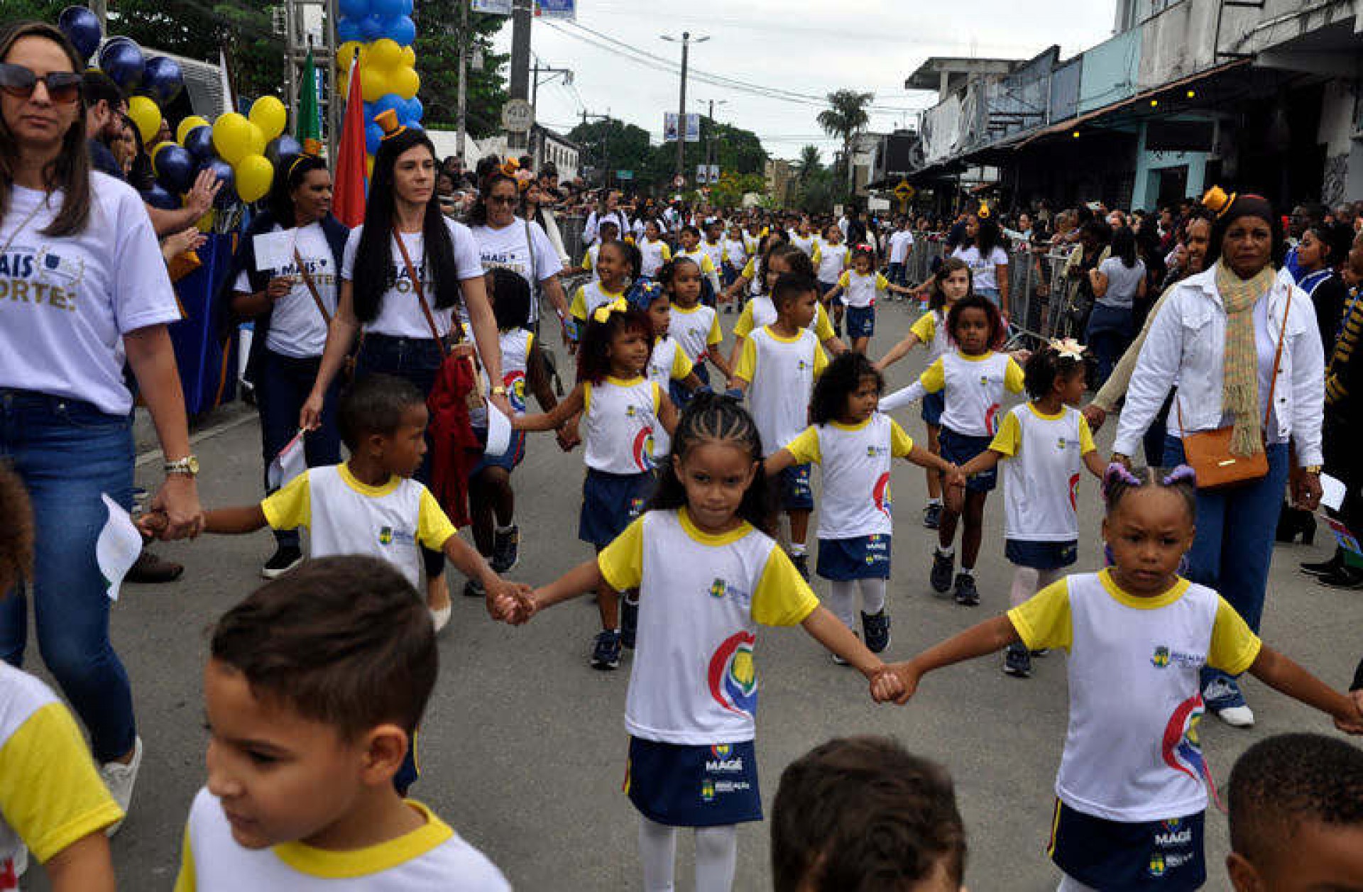 Desfile c&iacute;vico finaliza festa dos 457 anos de Mag&eacute;. - Divulga&ccedil;&atilde;o/Gilson Jr.