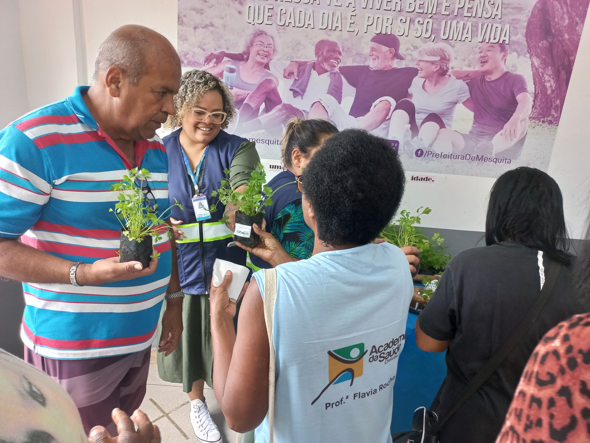 A concessionária também distribuiu mudas de plantas aos participantes - Divulgação
