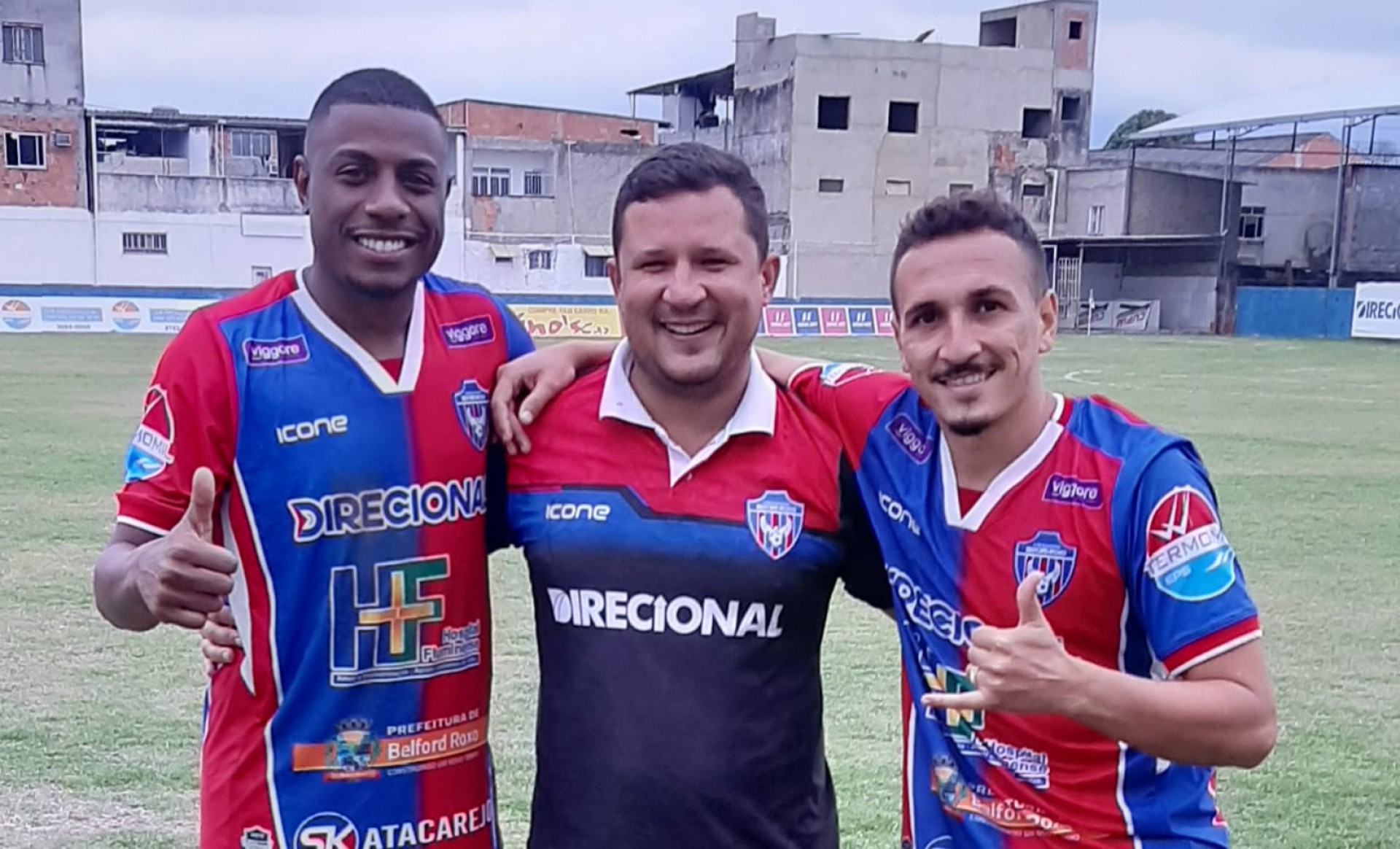 Jean Cerqueira (E), M&aacute;rson Almeida e Jean Cl&aacute;udio, ap&oacute;s a vit&oacute;ria contra o Br&eacute;scia - Matheus Sanches / SEBR