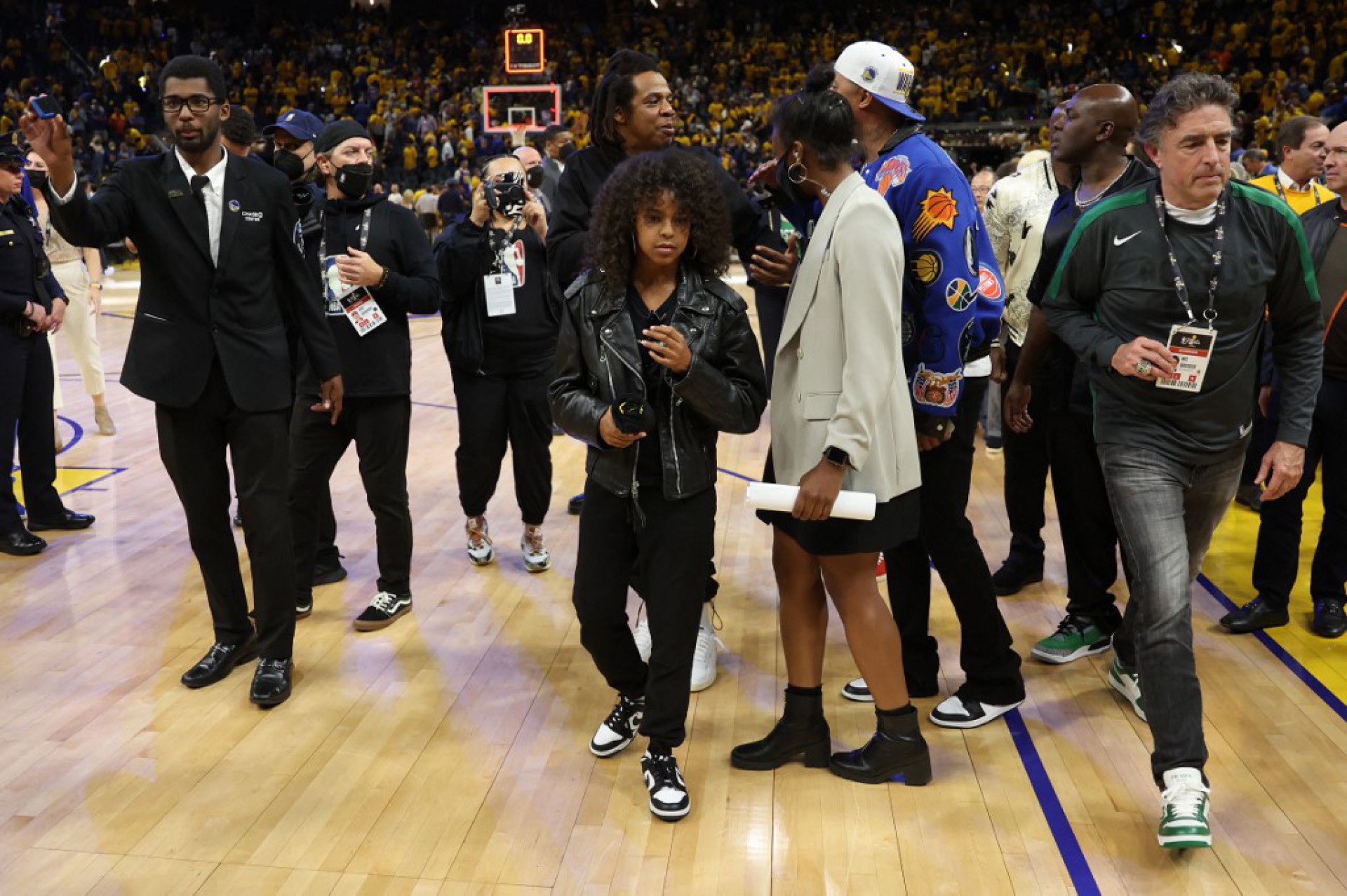 Blue Ivy, filha de Beyoncé, vai a jogo de basquete com o pai, o rapper Jay Z, nos Estados Unidos - AFP