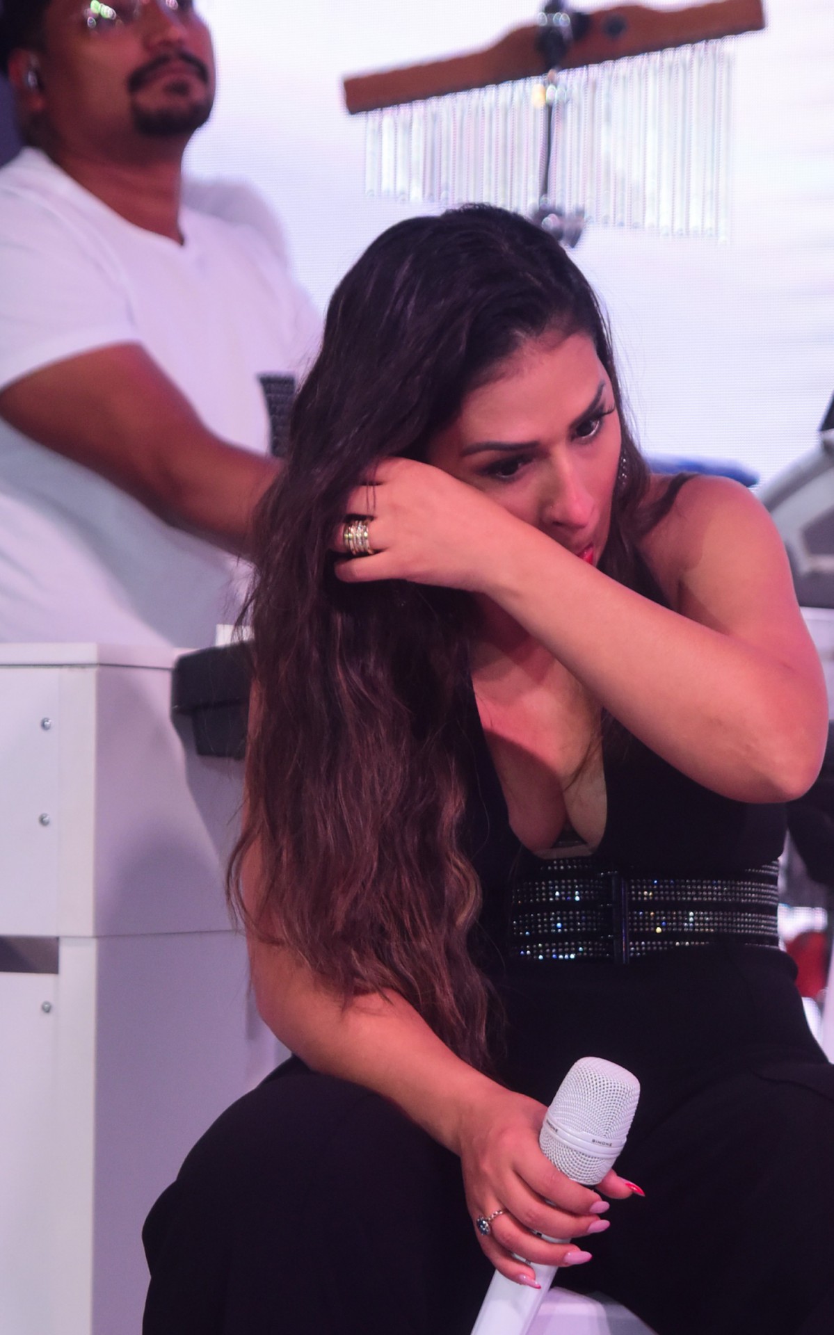 Simone se emociona na festa de anivers&aacute;rio da irm&atilde;