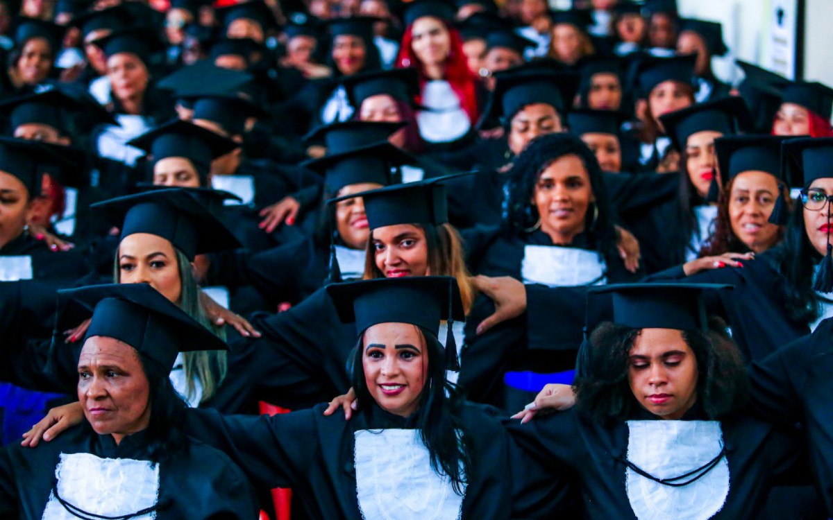  O curso formou 116 cuidadoras de idosos, que tiveram 60 horas de aulas pr&aacute;ticas