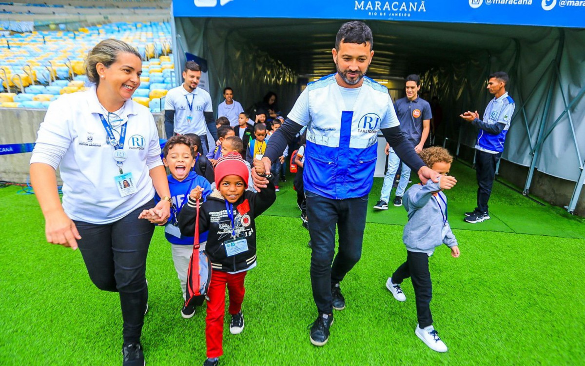 As crian&ccedil;as da creche entraram no Maracan&atilde; e pisaram no est&aacute;dio, que &eacute; palco de grandes jogos