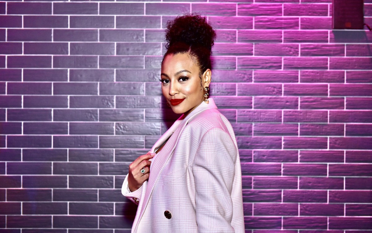 Sheron Menezzes vive a empresária e ex-dançarina de axé Rayssa em 'Maldivas' - Ag. News