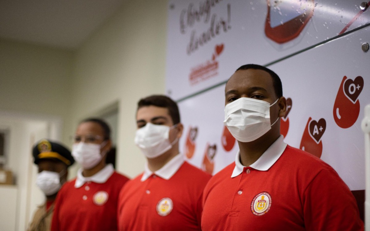 Banco de sangue de Volta Redonda, no Hospital S&atilde;o Jo&atilde;o Batista (HSJB), recebeu alunos do Col&eacute;gio do Corpo de Bombeiros Militar da cidade