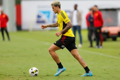 Flamengo estaria disposto a avaliar propostas para vender Pedro