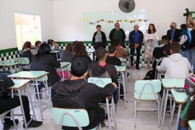Engenheiro da Nasa expõe experiências e curiosidade sobre ônibus espacial a alunos municipais