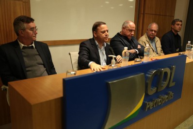 Rodrigo Neves debate desenvolvimento econômico em Petrópolis