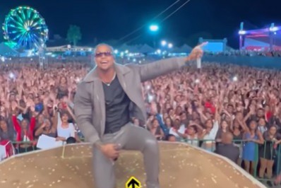 Léo Santana passa perrengue durante show em Minas Gerais; veja o vídeo! 