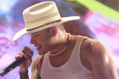 Tierry homenageia Marília Mendonça com tatuagem