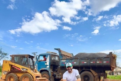 Rodolffo celebra início da construção de sua casa