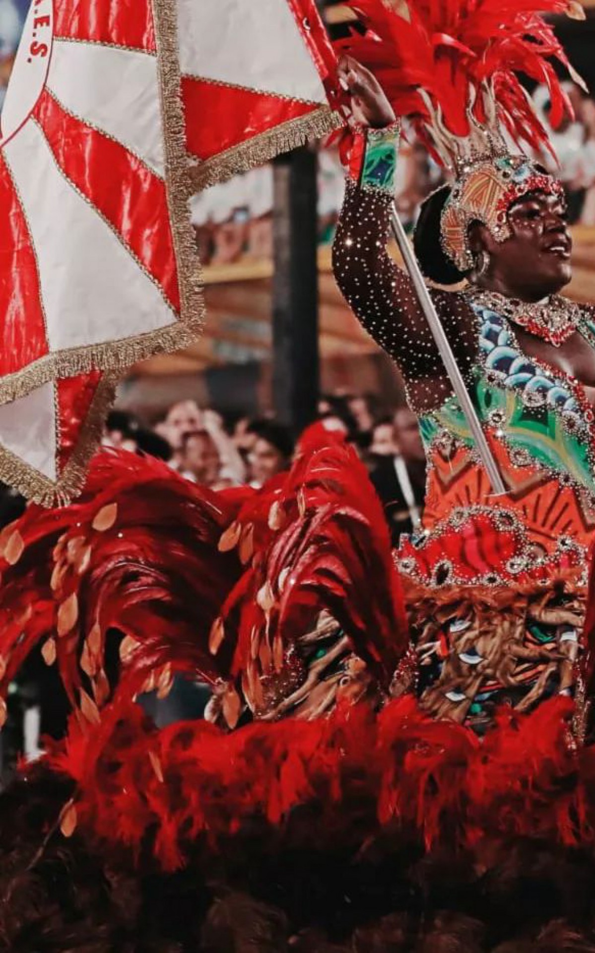 Cyntia Santos ser&aacute; a nova porta-bandeira da Mangueira