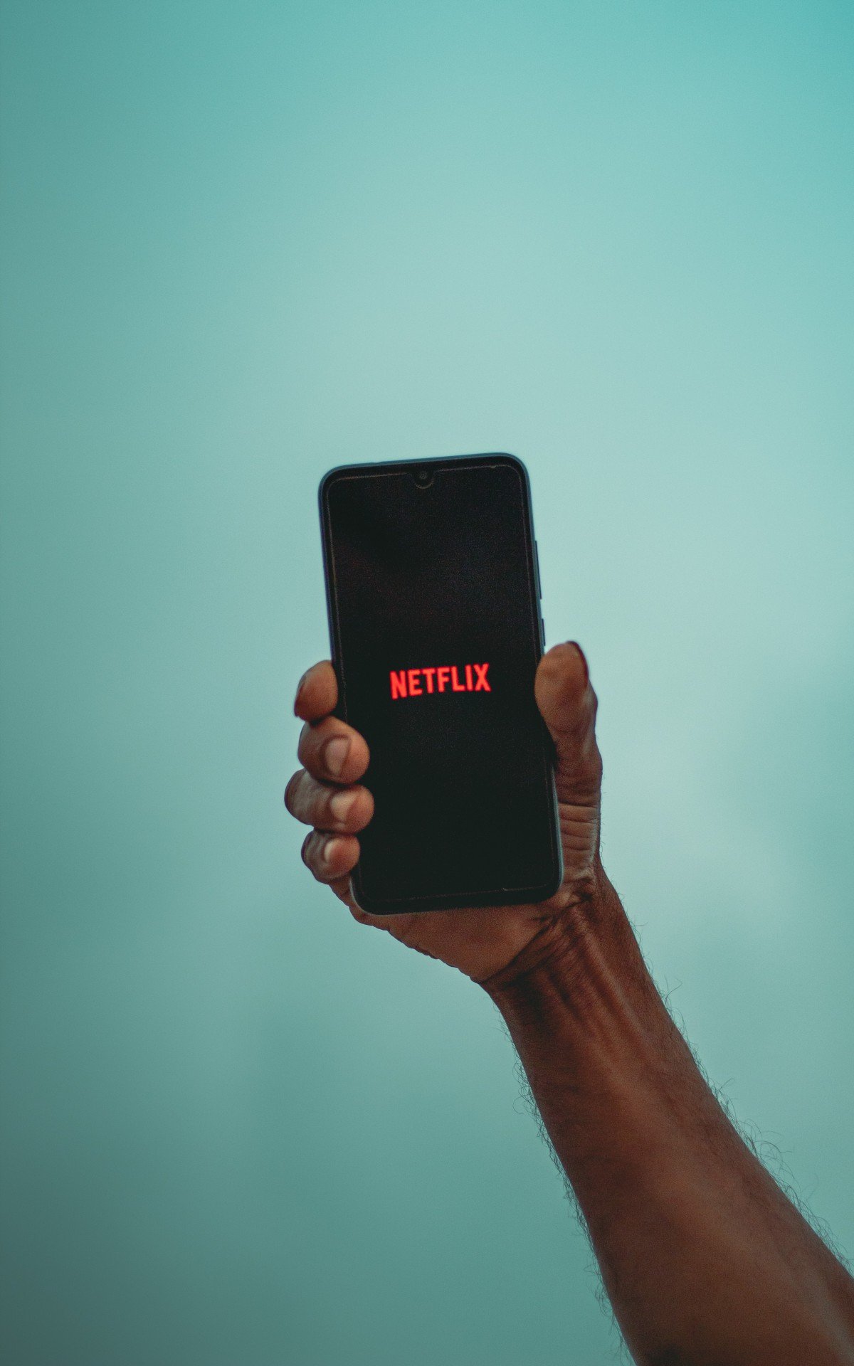 Nada Suspeitos: série com Gkay estreia na Netflix e se mantém em alta
